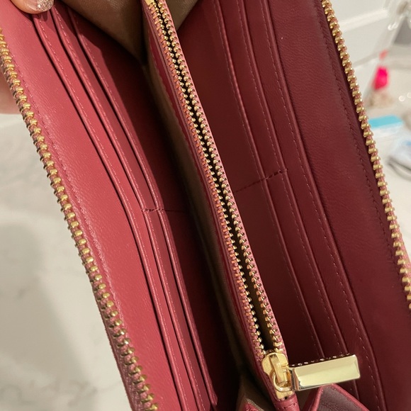 Tory Burch Wallet - Picture 4 of 4